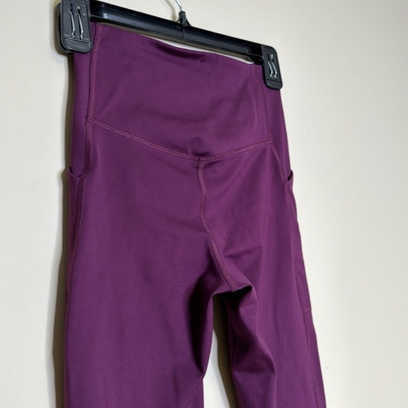 Girlfriend Collective Compressive Pocket Leggings in Plum Size XS - Picture 5 of 7